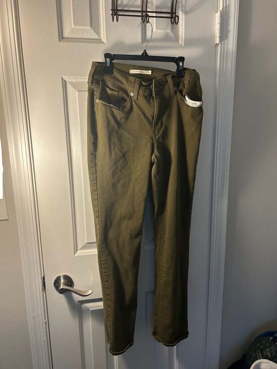 Levi's Denim - Levi's Women's Classic Straight Leg Jeans in Olive Green Size 4
